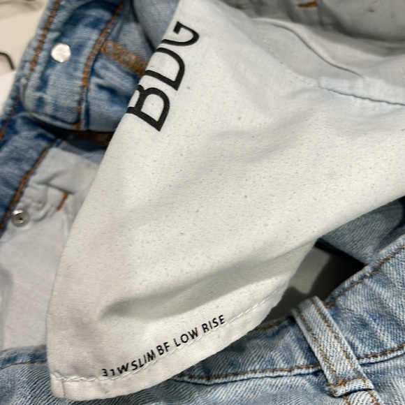 BDG Distressed Ripped Slim Boyfriend Jeans SZ 31 - Picture 6 of 7